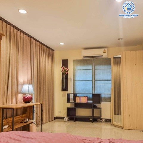 *****บ้านแฝดมือสองย่านนนทบุรี ม.ซอยบางกร่าง63 บางกรวย-ไทรน้อย เนื้อที่กว้างเกือบ 41 ตร.ว. ฟังก์ชัน 3 ห้องนอน 2 ห้องน้ำ ที่จอดรถ 2 คัน บ้านสวย ตกแต่งใหม่พร้อมเข้าอยู่ บนทำเลแห่งการเดินทาง เชื่อมต่อถนนบางกรวย-ไทรน้อย ถนนราชพฤกษ์, ถนนรัตนาธิเบศร์ จองเลยวันนี้!